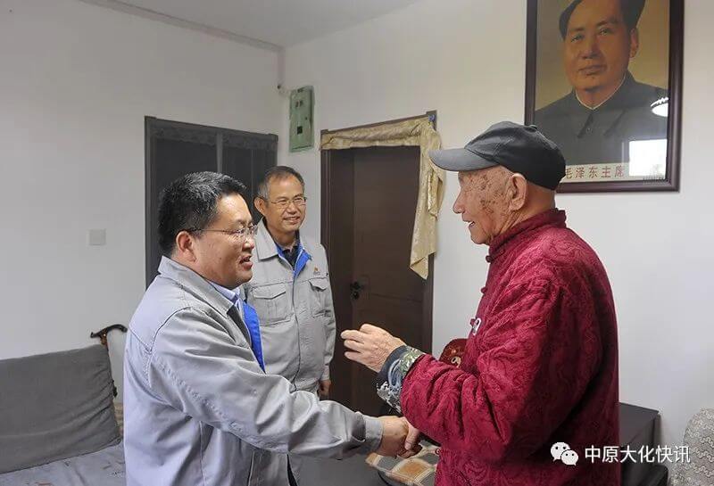 公司党委发展重阳节慰问活动