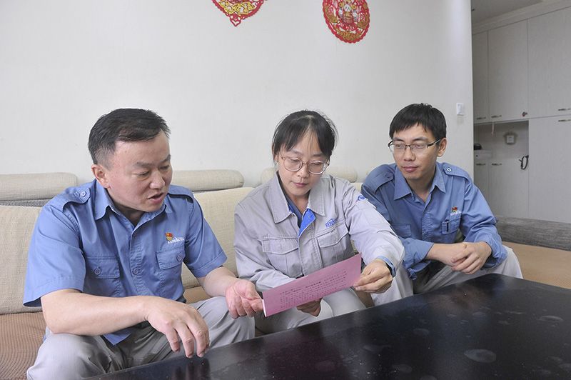 公司纪委：：发展节前“暖心家访”活动