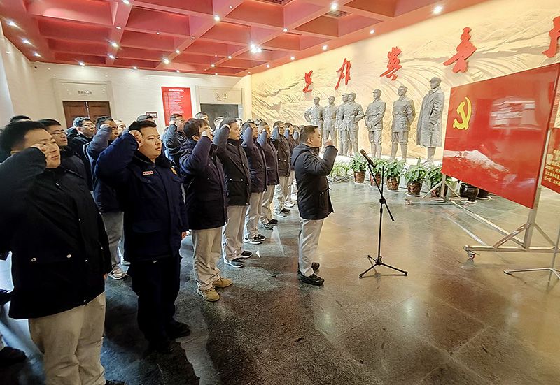1XBET官网组织新党员入党宣誓典礼